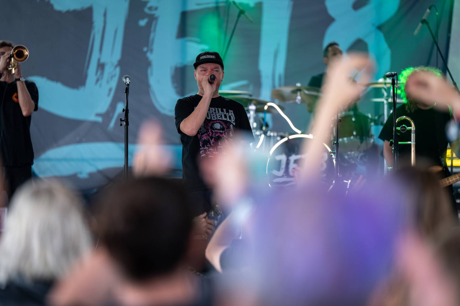 Nad Hradcem Králové čtvrtý den Rock for People konečně vysvitlo slunce. Dorazili Within Temptation, Don Broco, Silent Planet i Alessi Rose