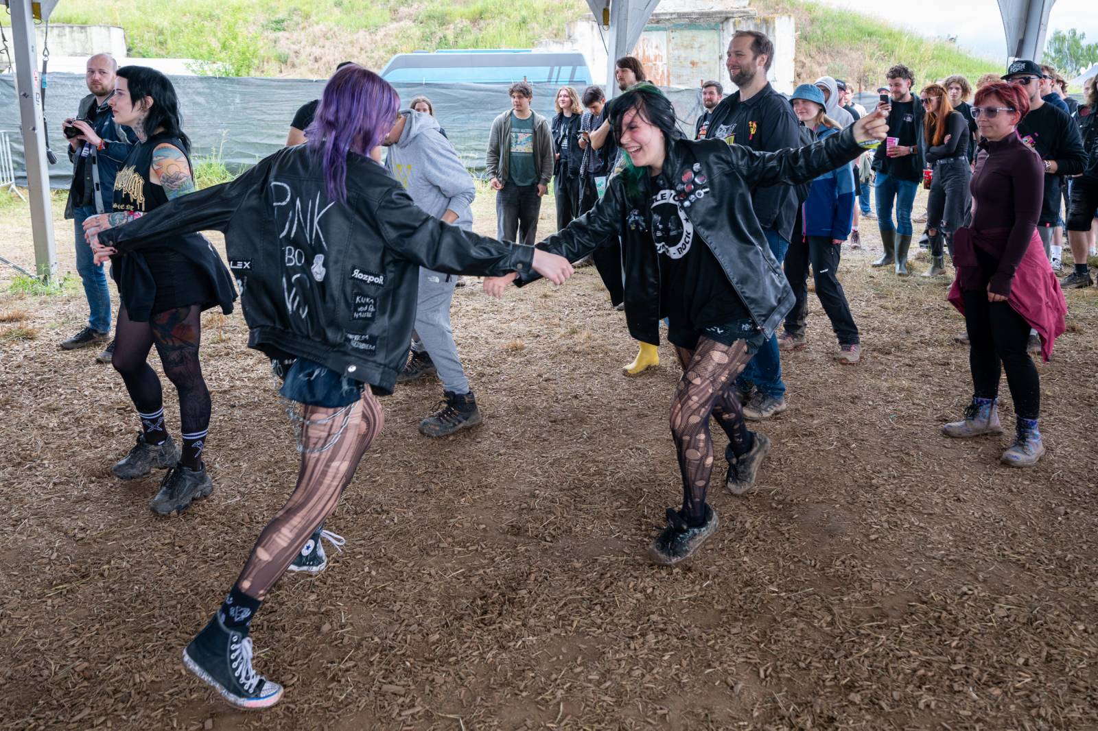 Nad Hradcem Králové čtvrtý den Rock for People konečně vysvitlo slunce. Dorazili Within Temptation, Don Broco, Silent Planet i Alessi Rose