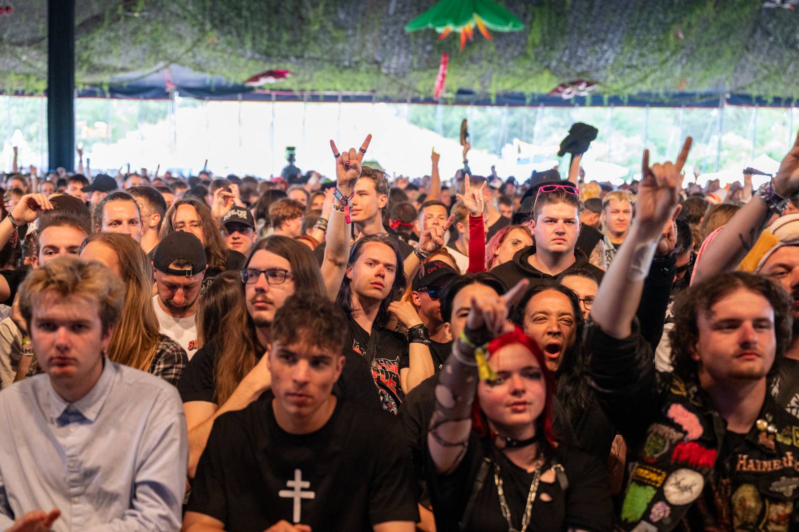 Nad Hradcem Králové čtvrtý den Rock for People konečně vysvitlo slunce. Dorazili Within Temptation, Don Broco, Silent Planet i Alessi Rose