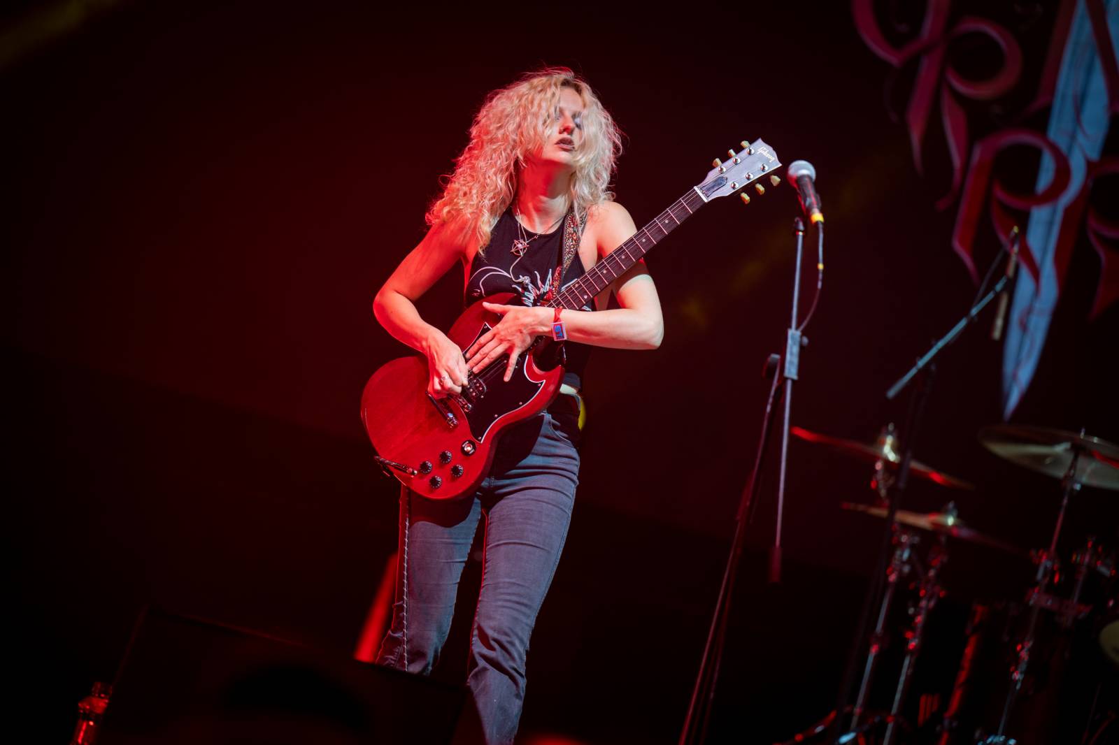 Nad Hradcem Králové čtvrtý den Rock for People konečně vysvitlo slunce. Dorazili Within Temptation, Don Broco, Silent Planet i Alessi Rose