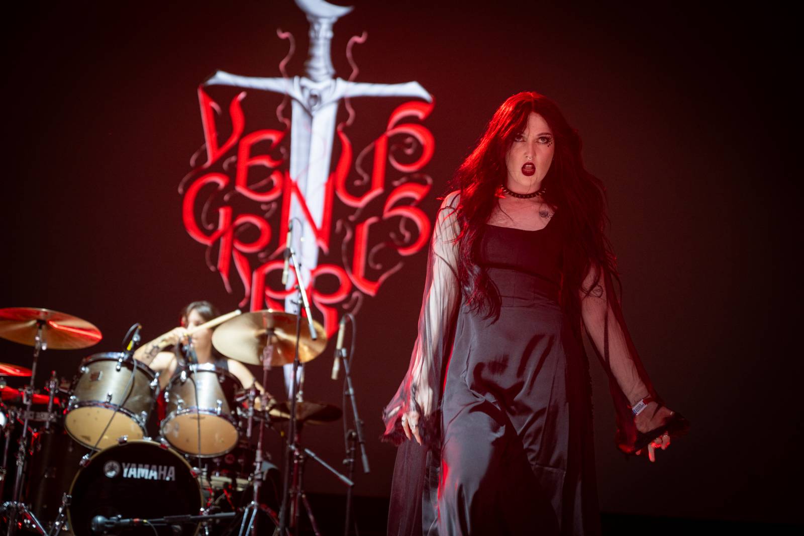 Nad Hradcem Králové čtvrtý den Rock for People konečně vysvitlo slunce. Dorazili Within Temptation, Don Broco, Silent Planet i Alessi Rose
