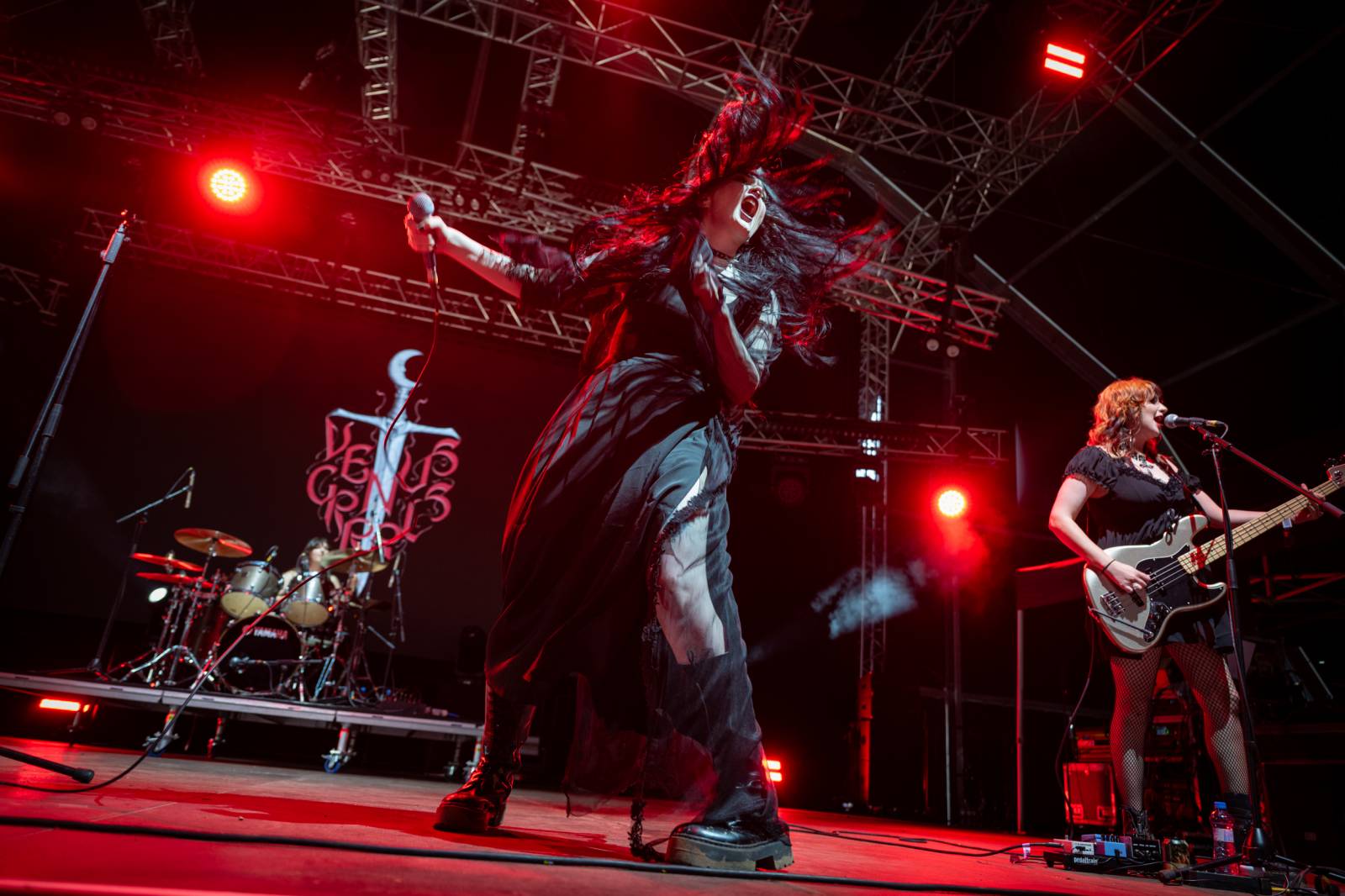 Nad Hradcem Králové čtvrtý den Rock for People konečně vysvitlo slunce. Dorazili Within Temptation, Don Broco, Silent Planet i Alessi Rose