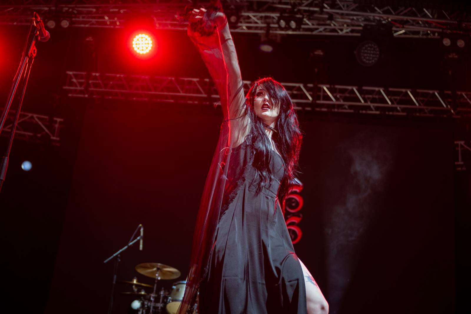 Nad Hradcem Králové čtvrtý den Rock for People konečně vysvitlo slunce. Dorazili Within Temptation, Don Broco, Silent Planet i Alessi Rose