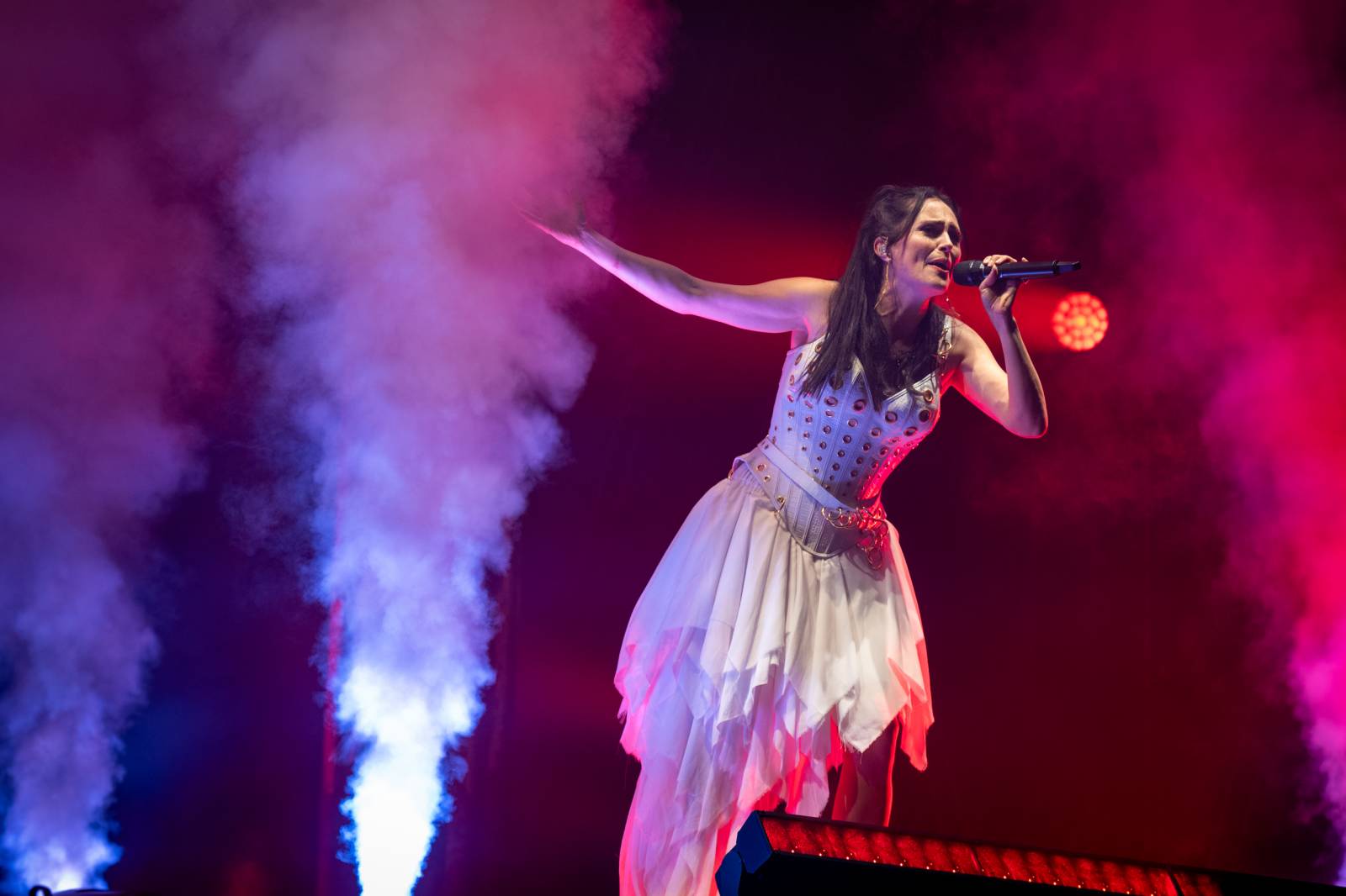 Nad Hradcem Králové čtvrtý den Rock for People konečně vysvitlo slunce. Dorazili Within Temptation, Don Broco, Silent Planet i Alessi Rose