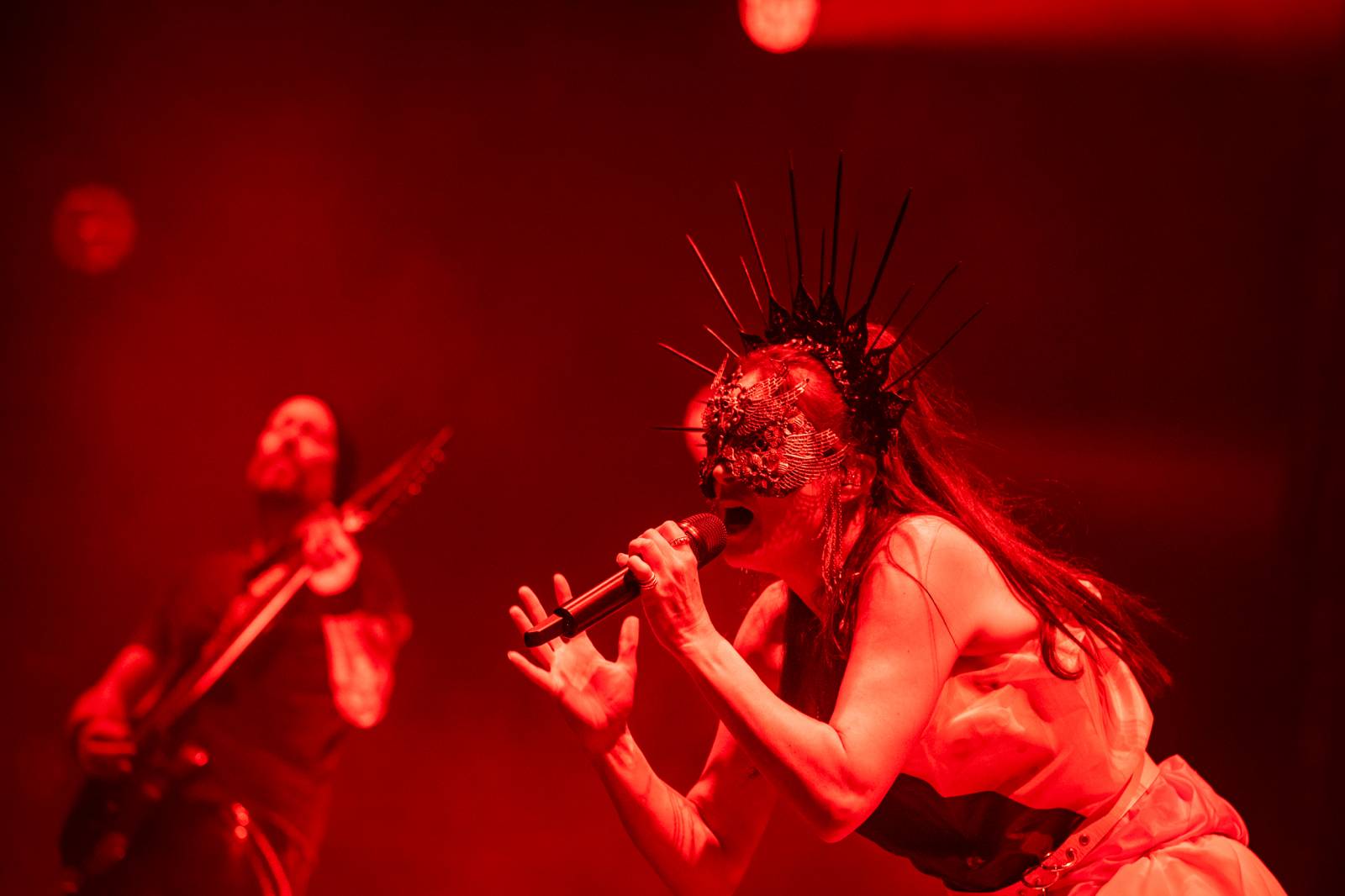 Nad Hradcem Králové čtvrtý den Rock for People konečně vysvitlo slunce. Dorazili Within Temptation, Don Broco, Silent Planet i Alessi Rose