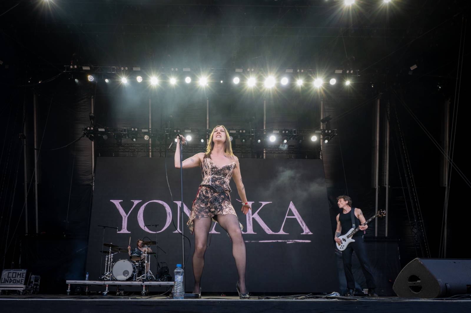 Nad Hradcem Králové čtvrtý den Rock for People konečně vysvitlo slunce. Dorazili Within Temptation, Don Broco, Silent Planet i Alessi Rose