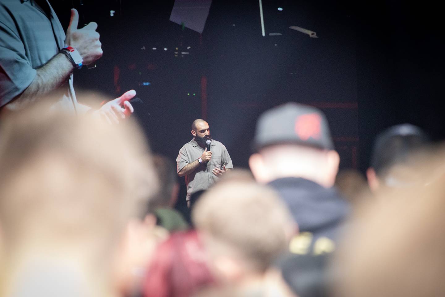 Čtvrtý den na Rock for People zazářili Silent Planet a Within Temptation, pobavil Tigran