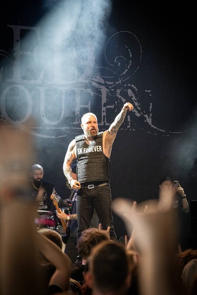 Čtvrtý den na Rock for People zazářili Silent Planet a Within Temptation, pobavil Tigran