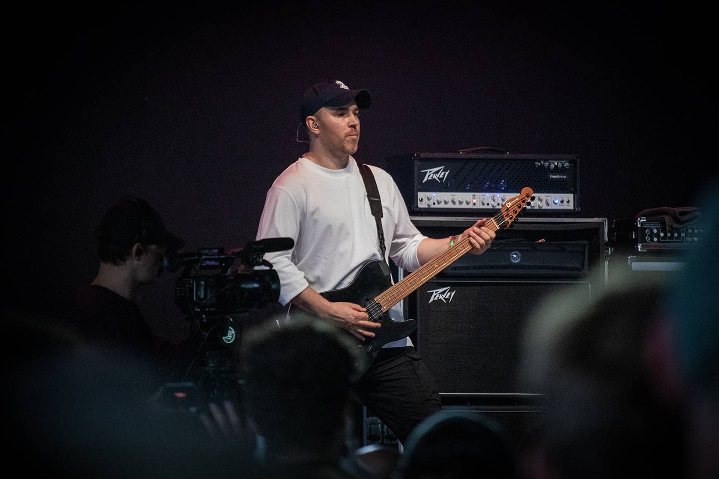 Čtvrtý den na Rock for People zazářili Silent Planet a Within Temptation, pobavil Tigran