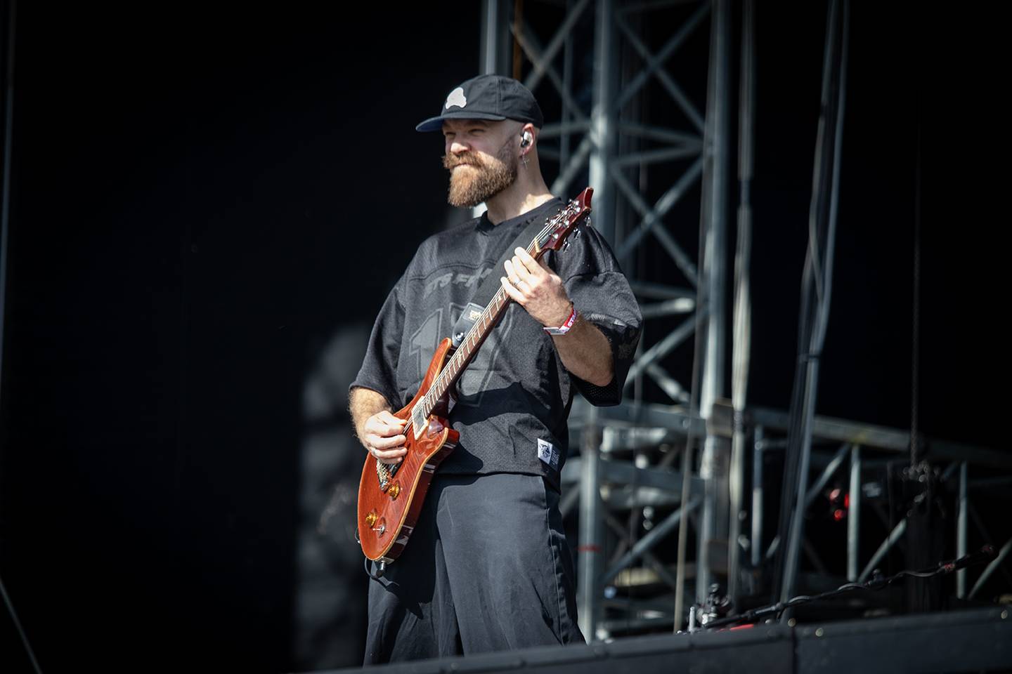 Čtvrtý den na Rock for People zazářili Silent Planet a Within Temptation, pobavil Tigran