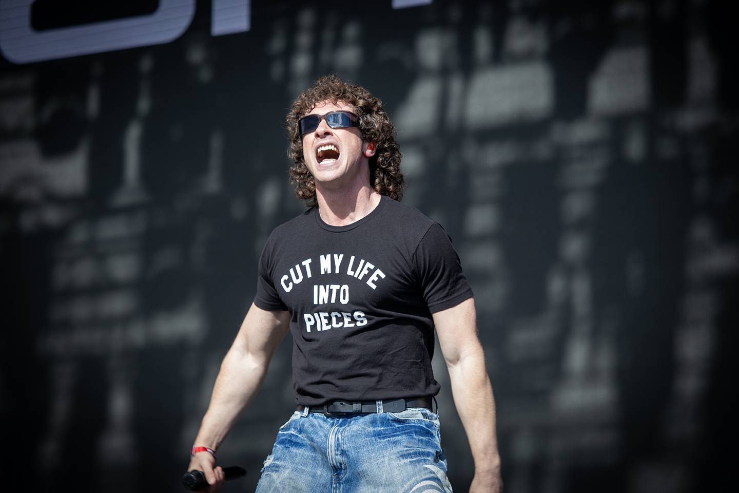 Čtvrtý den na Rock for People zazářili Silent Planet a Within Temptation, pobavil Tigran