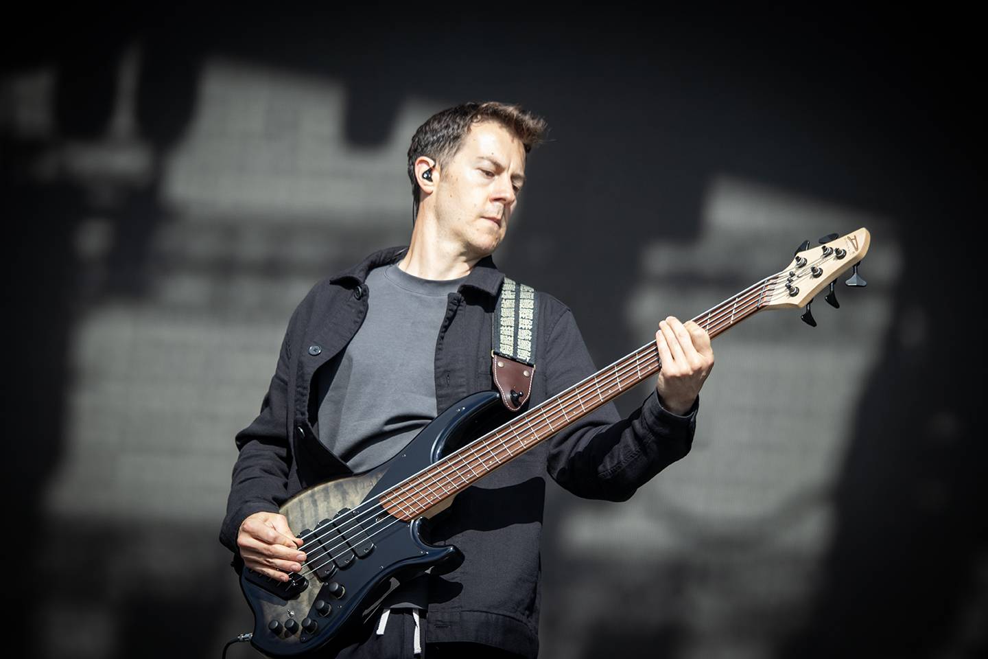 Čtvrtý den na Rock for People zazářili Silent Planet a Within Temptation, pobavil Tigran