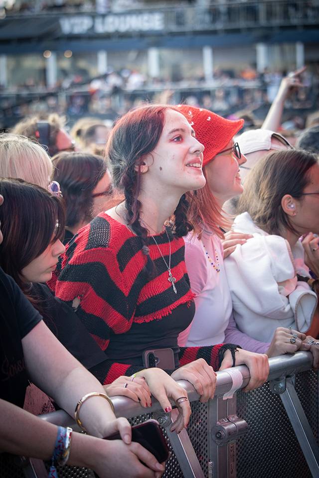 Čtvrtý den na Rock for People zazářili Silent Planet a Within Temptation, pobavil Tigran