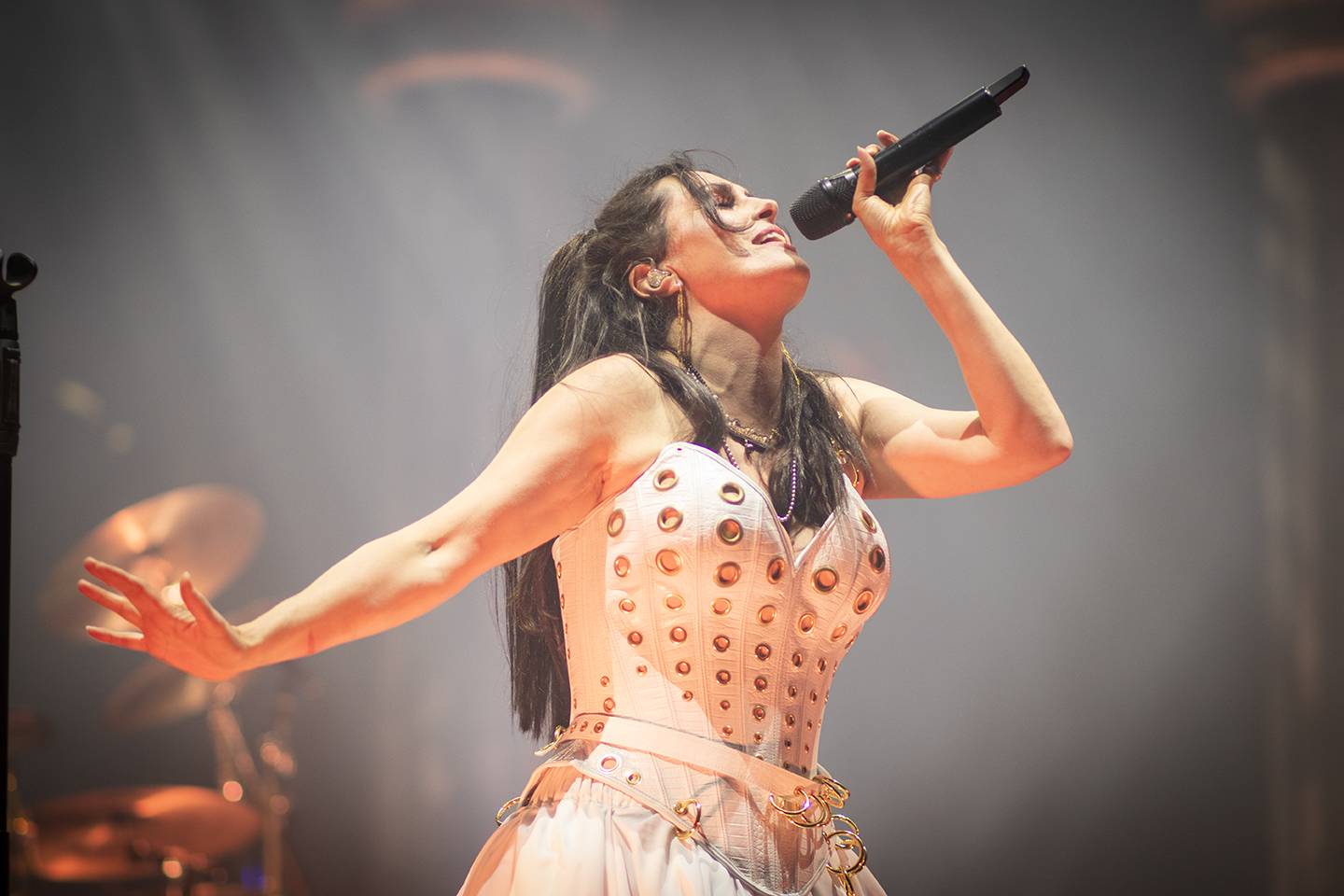 Čtvrtý den na Rock for People zazářili Silent Planet a Within Temptation, pobavil Tigran