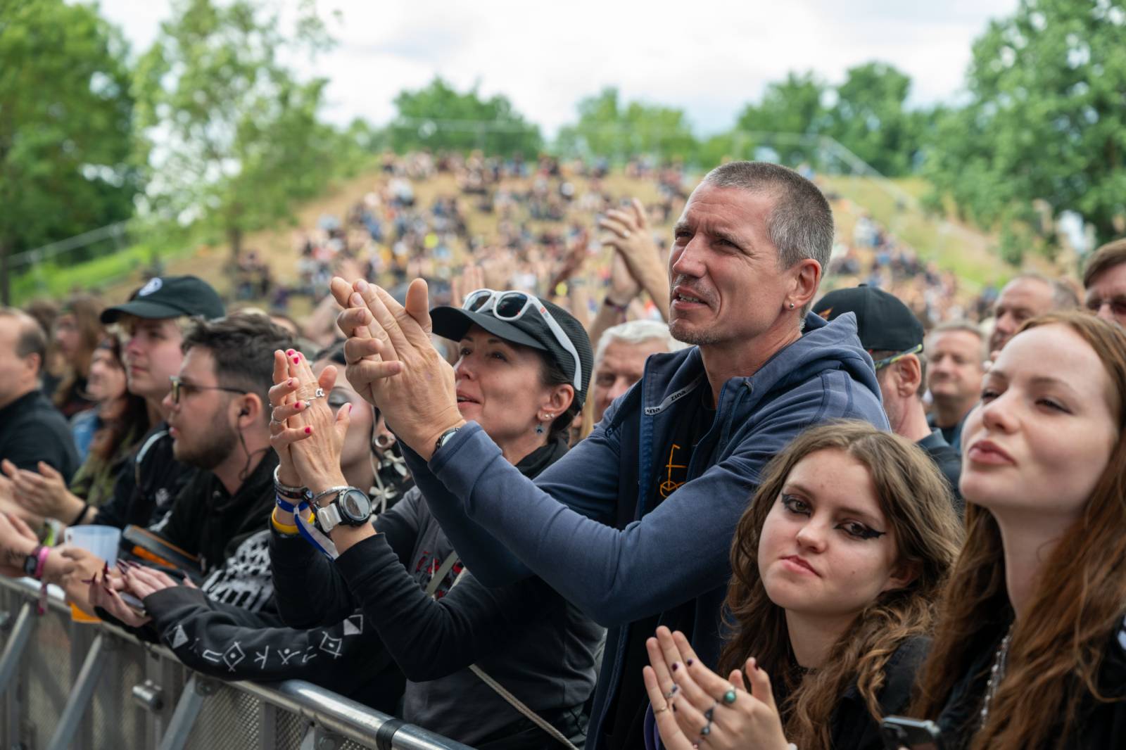 Lekce ryzího metalu od Iron Maiden, bravurní Alter Bridge i skvělý Dan Bárta. Takový byl poslední den na Rock for People