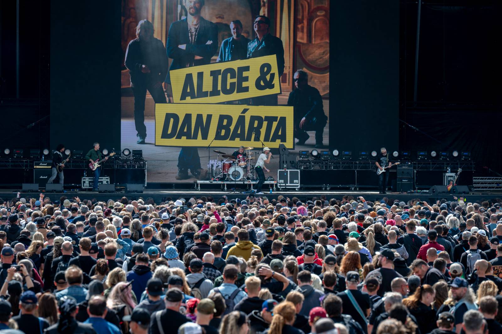 Lekce ryzího metalu od Iron Maiden, bravurní Alter Bridge i skvělý Dan Bárta. Takový byl poslední den na Rock for People