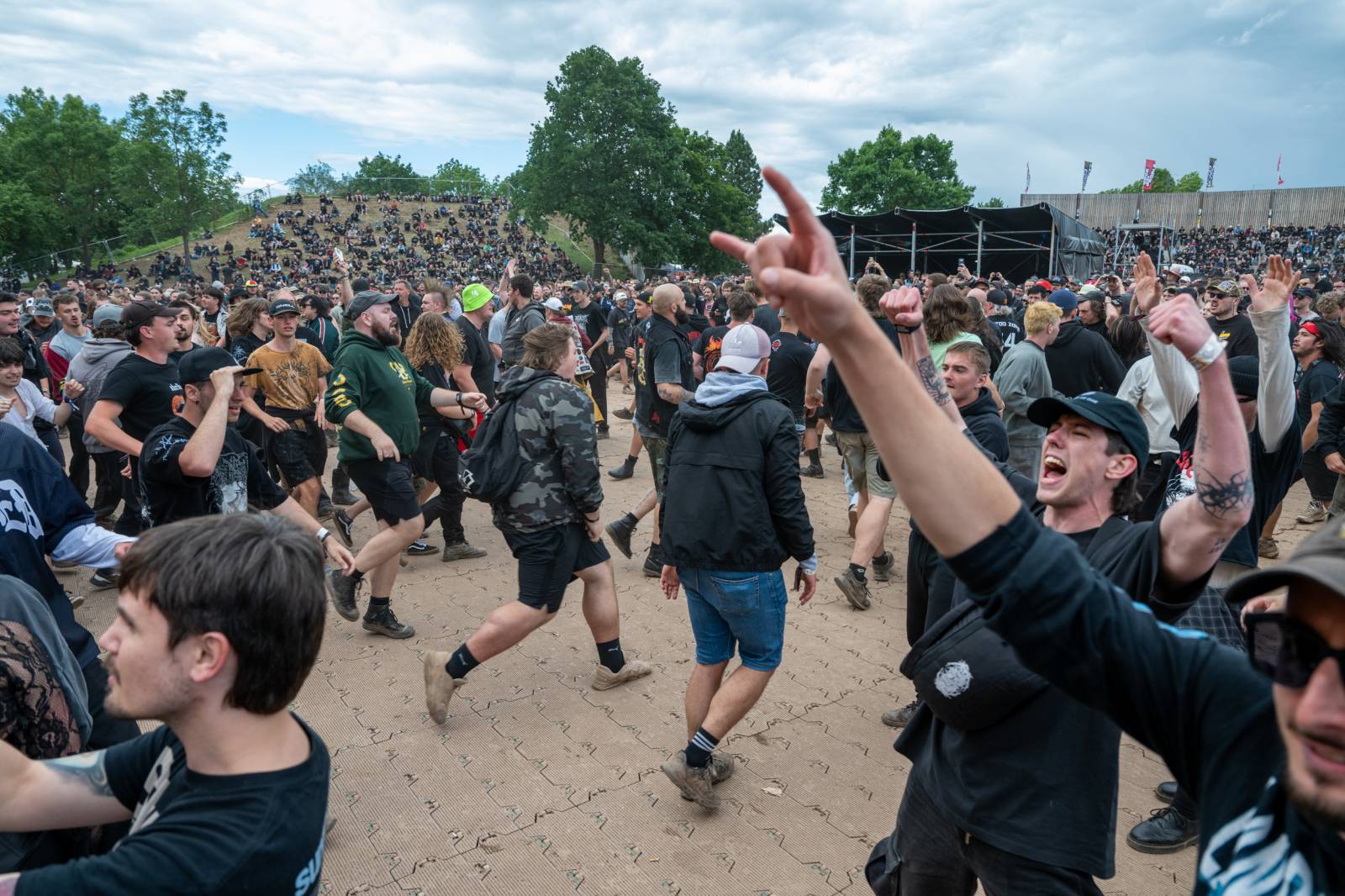 Lekce ryzího metalu od Iron Maiden, bravurní Alter Bridge i skvělý Dan Bárta. Takový byl poslední den na Rock for People