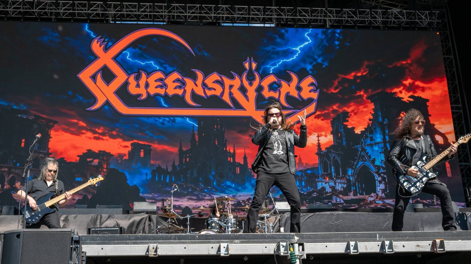 Lekce ryzího metalu od Iron Maiden, bravurní Alter Bridge i skvělý Dan Bárta. Takový byl poslední den na Rock for People
