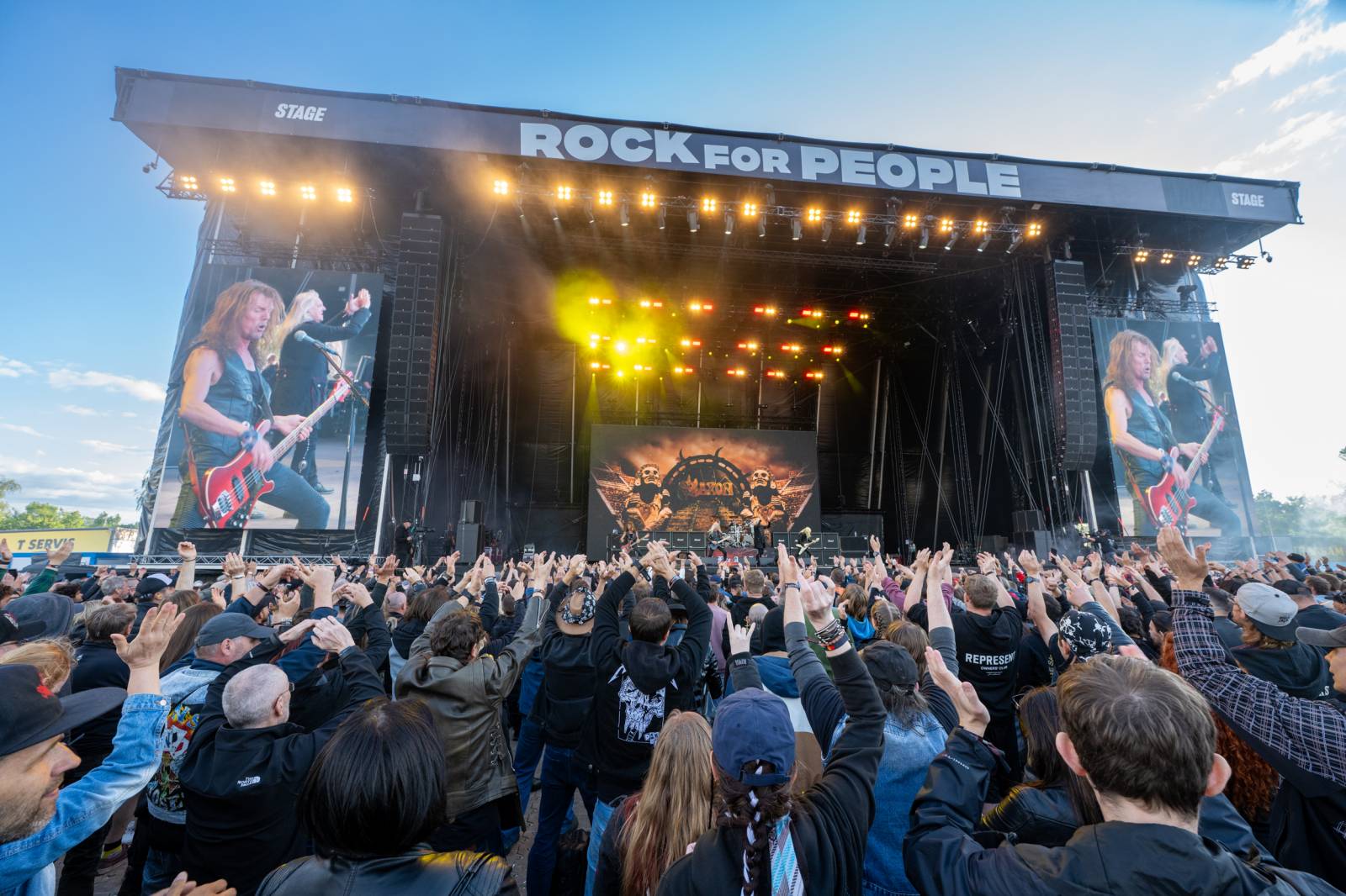 Lekce ryzího metalu od Iron Maiden, bravurní Alter Bridge i skvělý Dan Bárta. Takový byl poslední den na Rock for People