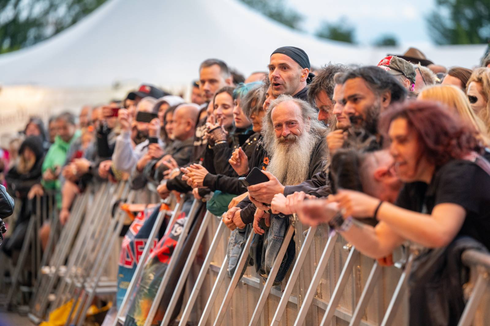 Lekce ryzího metalu od Iron Maiden, bravurní Alter Bridge i skvělý Dan Bárta. Takový byl poslední den na Rock for People