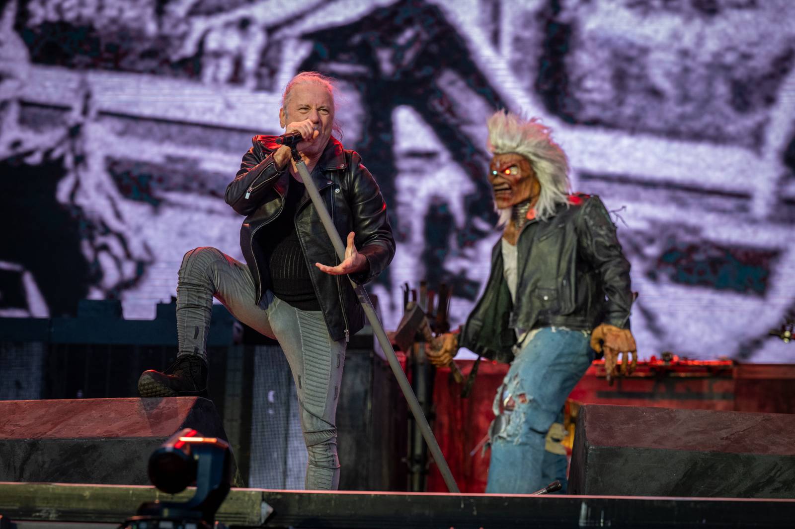 Lekce ryzího metalu od Iron Maiden, bravurní Alter Bridge i skvělý Dan Bárta. Takový byl poslední den na Rock for People