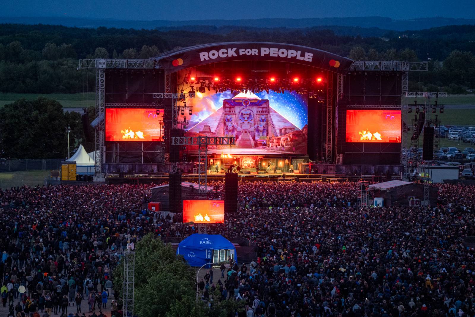 Lekce ryzího metalu od Iron Maiden, bravurní Alter Bridge i skvělý Dan Bárta. Takový byl poslední den na Rock for People