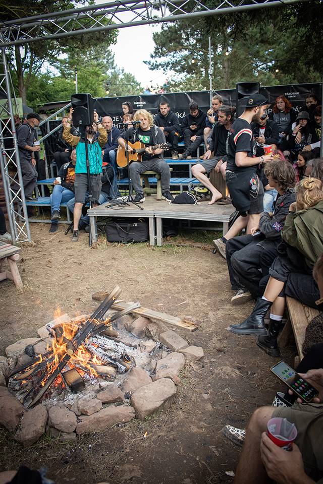 Alter Bridge, Knocked Loose i Márdi u táboráku. Rock for People uzavřel další nezapomenutelný ročník