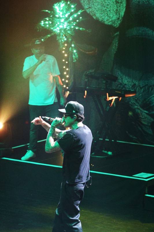 Jako utržení ze řetězu. Hollywood Undead vtrhli do Brna, doprovodili je The Truth Is Out There