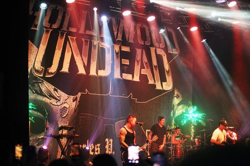 Jako utržení ze řetězu. Hollywood Undead vtrhli do Brna, doprovodili je The Truth Is Out There