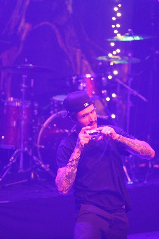 Jako utržení ze řetězu. Hollywood Undead vtrhli do Brna, doprovodili je The Truth Is Out There