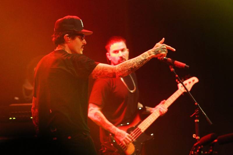Jako utržení ze řetězu. Hollywood Undead vtrhli do Brna, doprovodili je The Truth Is Out There
