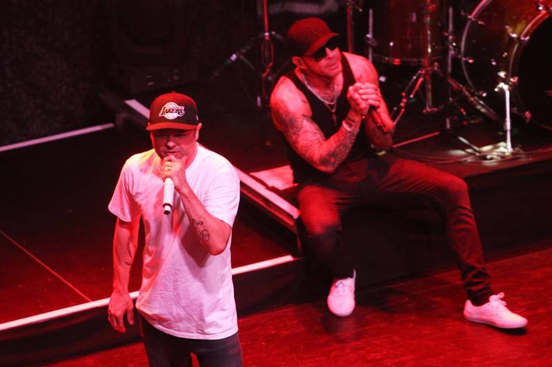 Jako utržení ze řetězu. Hollywood Undead vtrhli do Brna, doprovodili je The Truth Is Out There