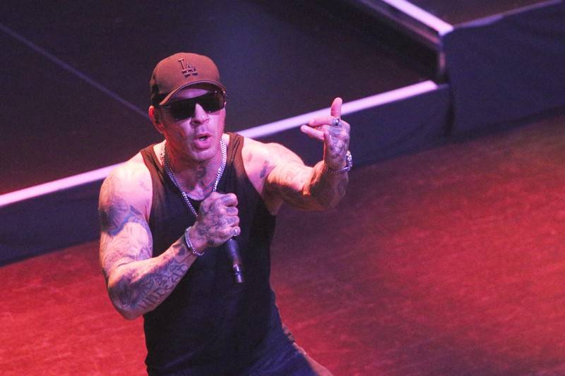 Jako utržení ze řetězu. Hollywood Undead vtrhli do Brna, doprovodili je The Truth Is Out There