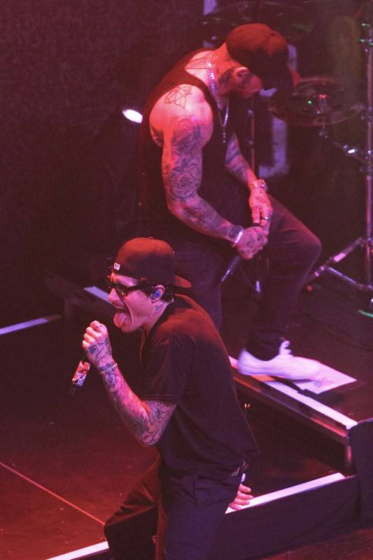 Jako utržení ze řetězu. Hollywood Undead vtrhli do Brna, doprovodili je The Truth Is Out There
