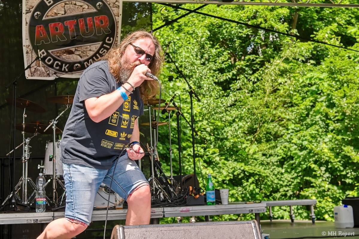 Hvězdou Rock for JK Manětín byli punkoví SPS. Žízeň publikum uhasilo s Alkeholem, zahrálo i Totální nasazení