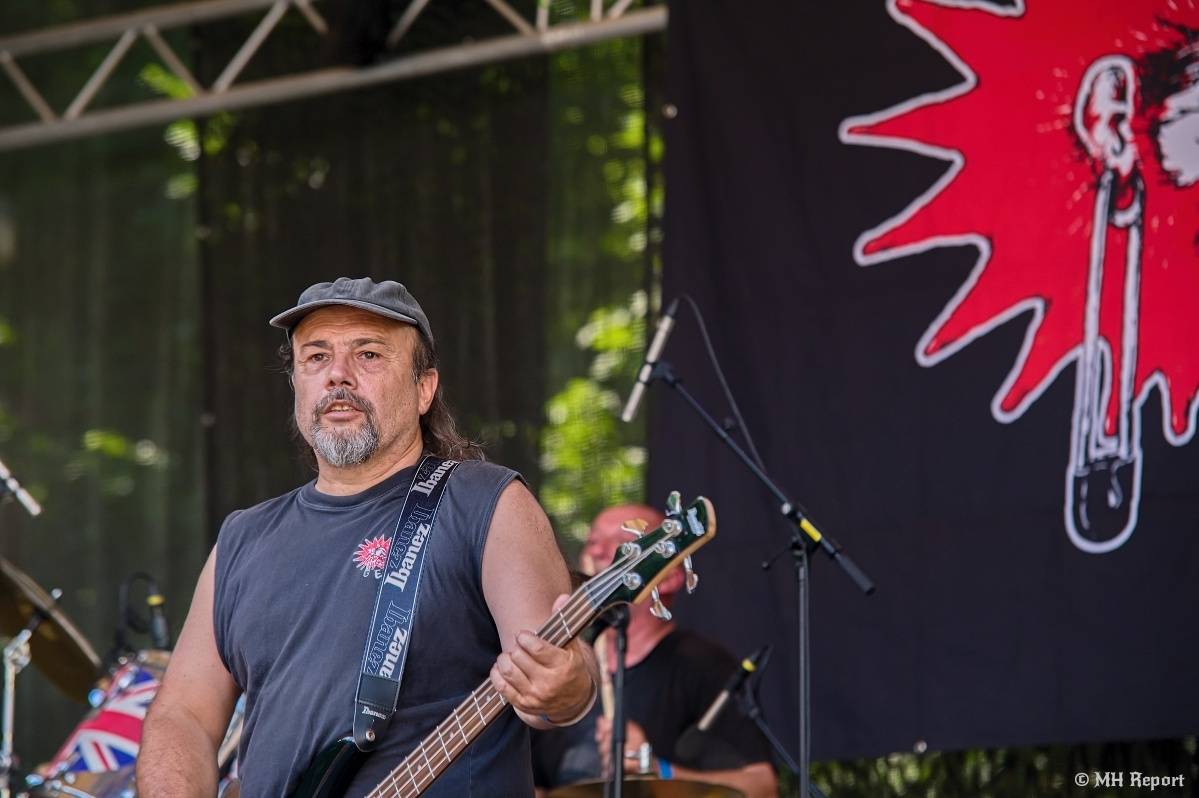 Hvězdou Rock for JK Manětín byli punkoví SPS. Žízeň publikum uhasilo s Alkeholem, zahrálo i Totální nasazení