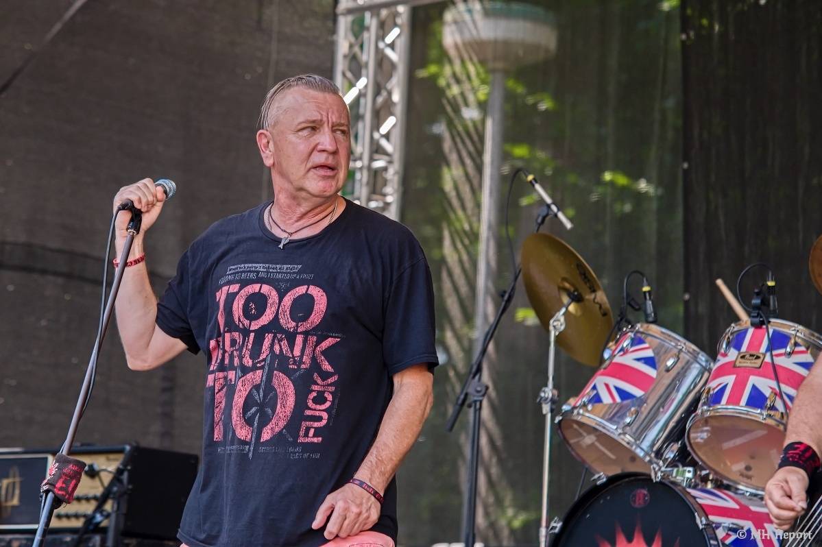 Hvězdou Rock for JK Manětín byli punkoví SPS. Žízeň publikum uhasilo s Alkeholem, zahrálo i Totální nasazení