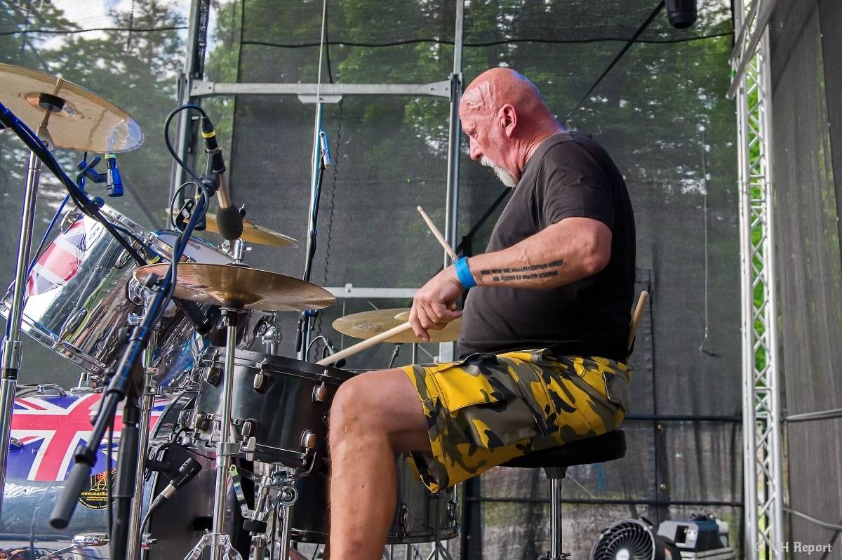 Hvězdou Rock for JK Manětín byli punkoví SPS. Žízeň publikum uhasilo s Alkeholem, zahrálo i Totální nasazení