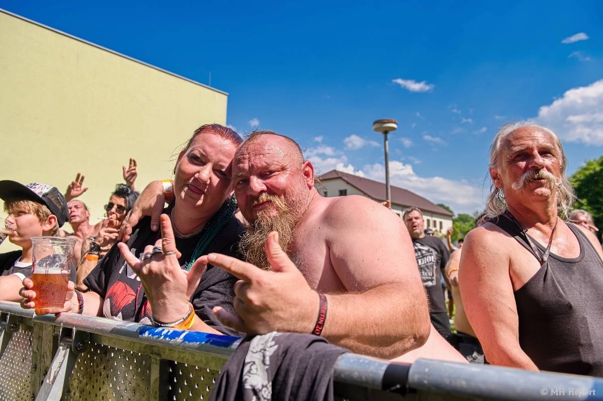 Hvězdou Rock for JK Manětín byli punkoví SPS. Žízeň publikum uhasilo s Alkeholem, zahrálo i Totální nasazení