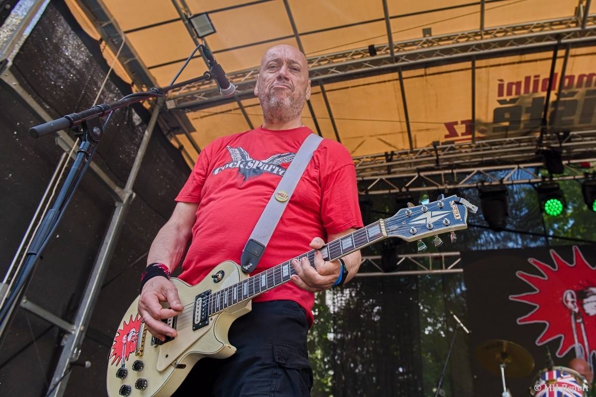 Hvězdou Rock for JK Manětín byli punkoví SPS. Žízeň publikum uhasilo s Alkeholem, zahrálo i Totální nasazení