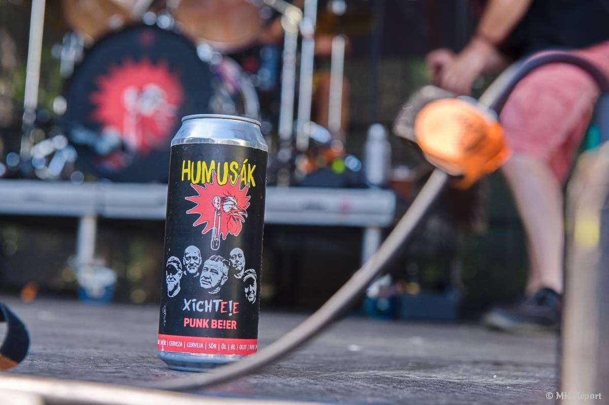 Hvězdou Rock for JK Manětín byli punkoví SPS. Žízeň publikum uhasilo s Alkeholem, zahrálo i Totální nasazení