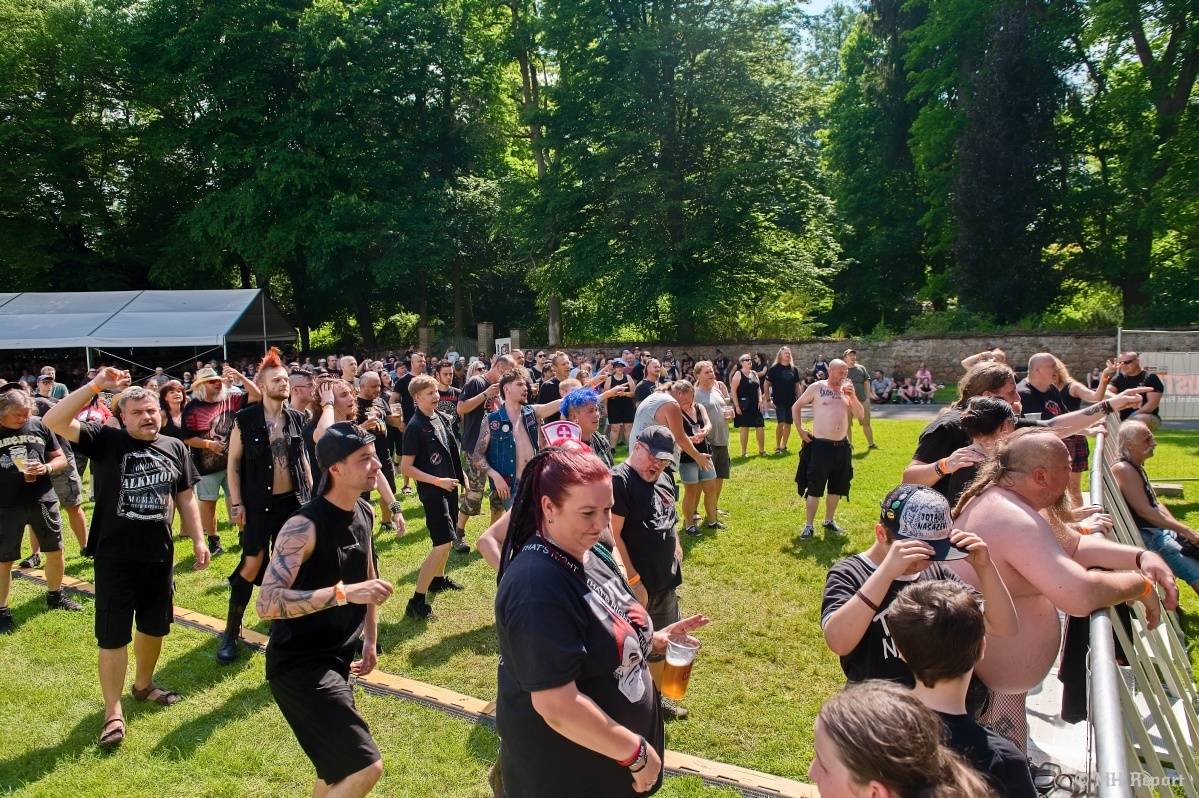Hvězdou Rock for JK Manětín byli punkoví SPS. Žízeň publikum uhasilo s Alkeholem, zahrálo i Totální nasazení