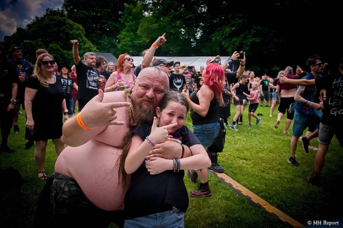 Hvězdou Rock for JK Manětín byli punkoví SPS. Žízeň publikum uhasilo s Alkeholem, zahrálo i Totální nasazení