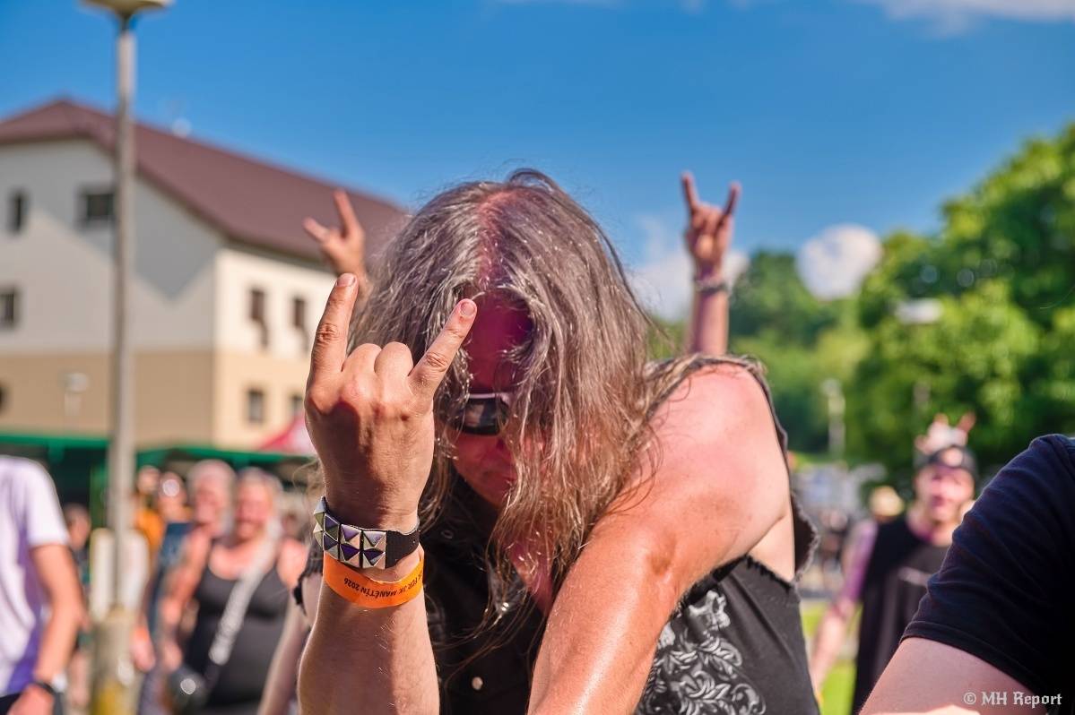 Hvězdou Rock for JK Manětín byli punkoví SPS. Žízeň publikum uhasilo s Alkeholem, zahrálo i Totální nasazení