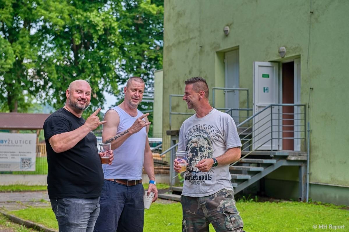 Hvězdou Rock for JK Manětín byli punkoví SPS. Žízeň publikum uhasilo s Alkeholem, zahrálo i Totální nasazení