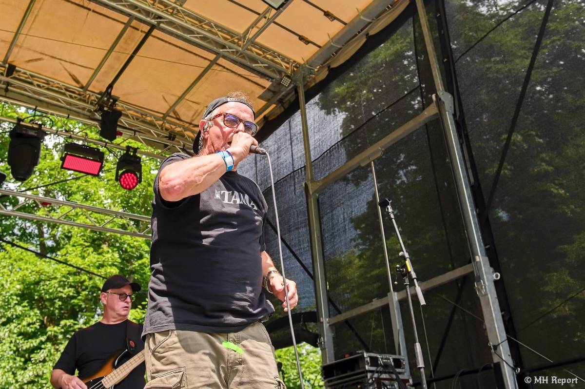 Hvězdou Rock for JK Manětín byli punkoví SPS. Žízeň publikum uhasilo s Alkeholem, zahrálo i Totální nasazení