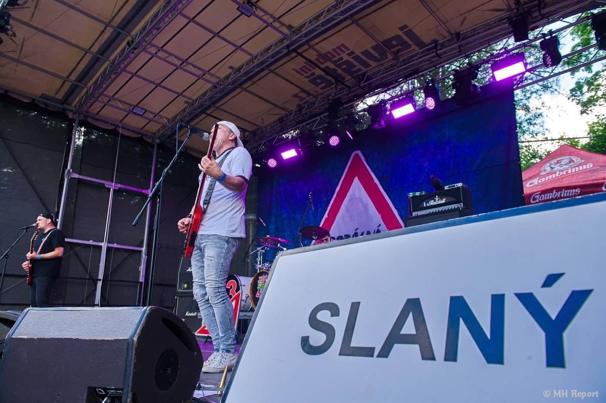 Hvězdou Rock for JK Manětín byli punkoví SPS. Žízeň publikum uhasilo s Alkeholem, zahrálo i Totální nasazení
