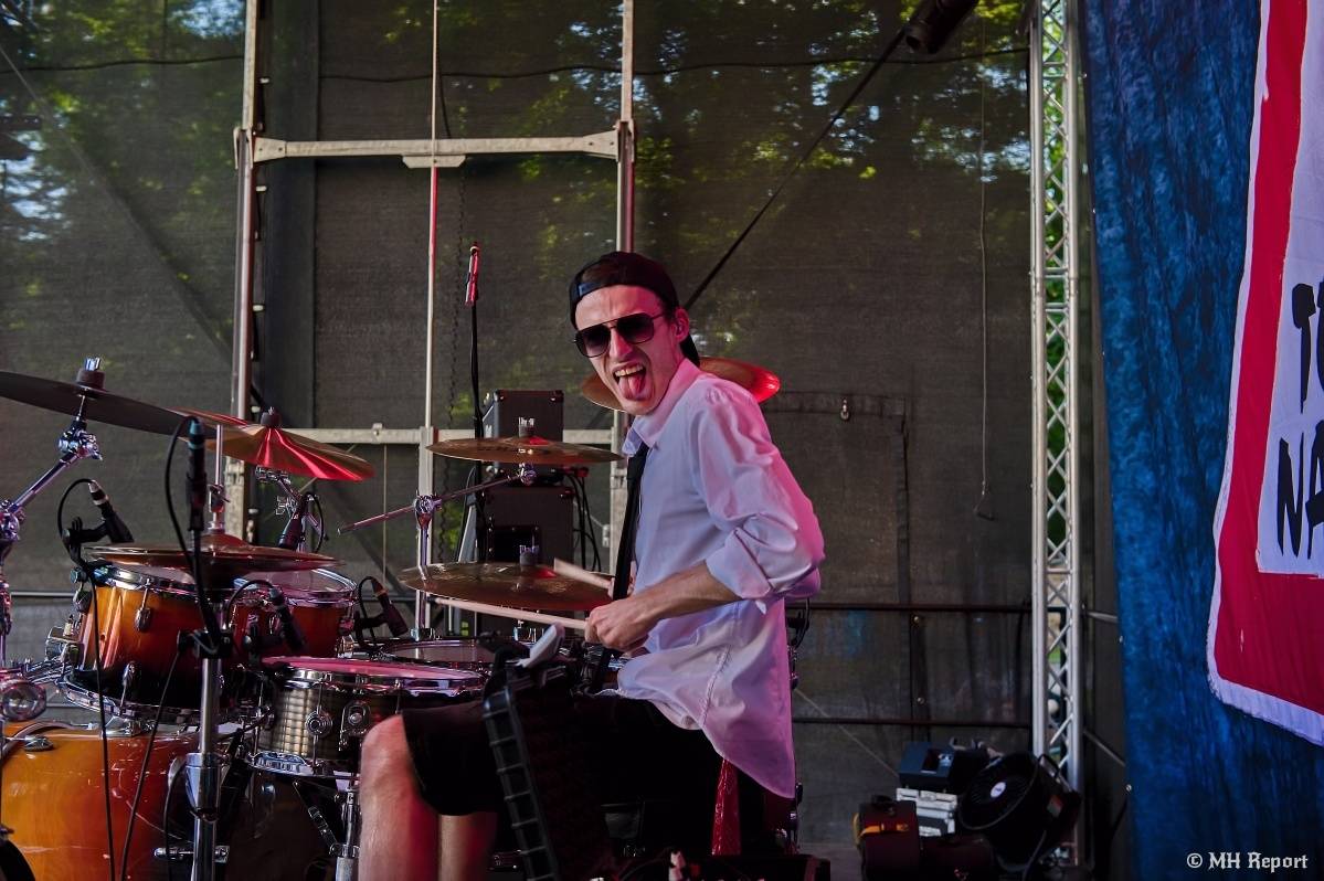 Hvězdou Rock for JK Manětín byli punkoví SPS. Žízeň publikum uhasilo s Alkeholem, zahrálo i Totální nasazení