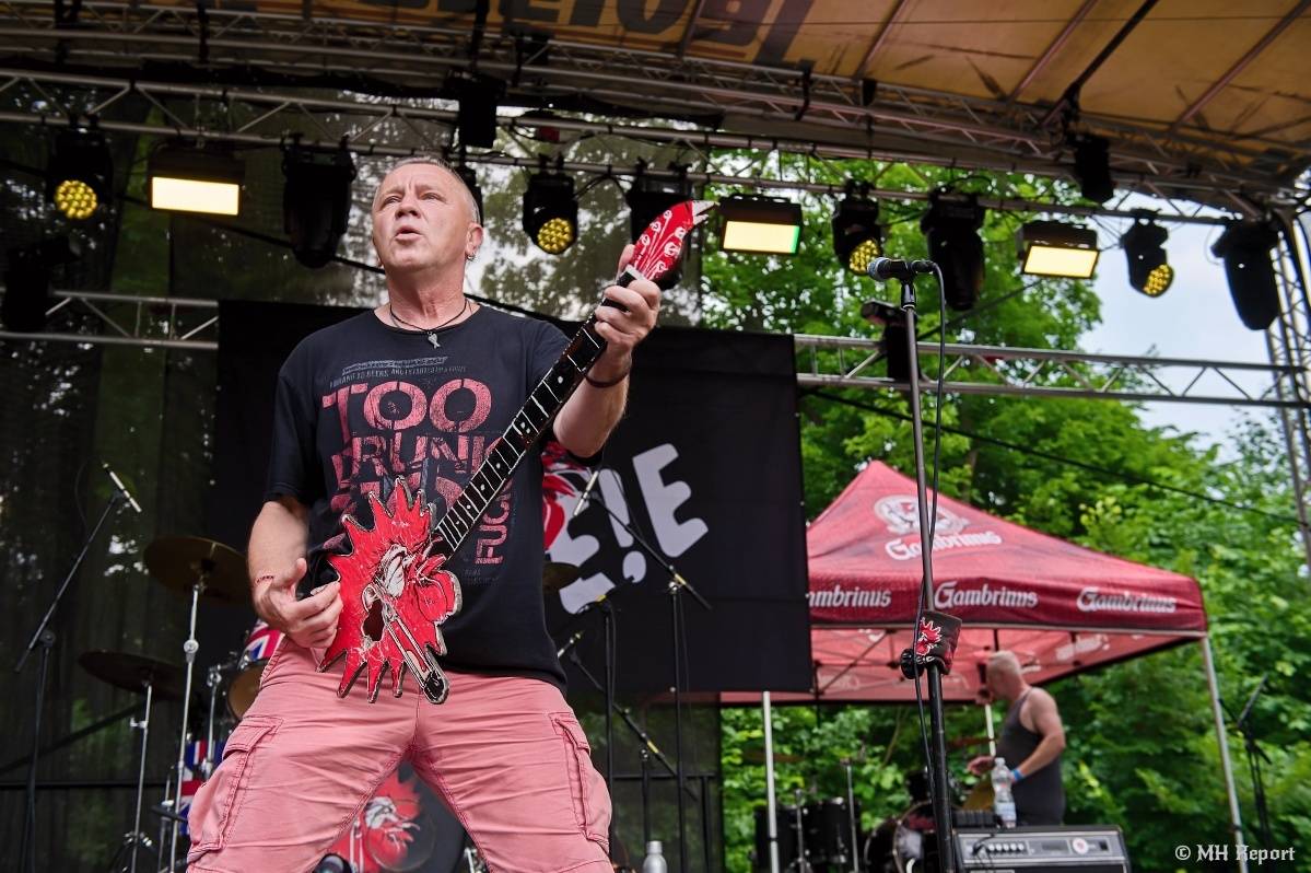 Hvězdou Rock for JK Manětín byli punkoví SPS. Žízeň publikum uhasilo s Alkeholem, zahrálo i Totální nasazení