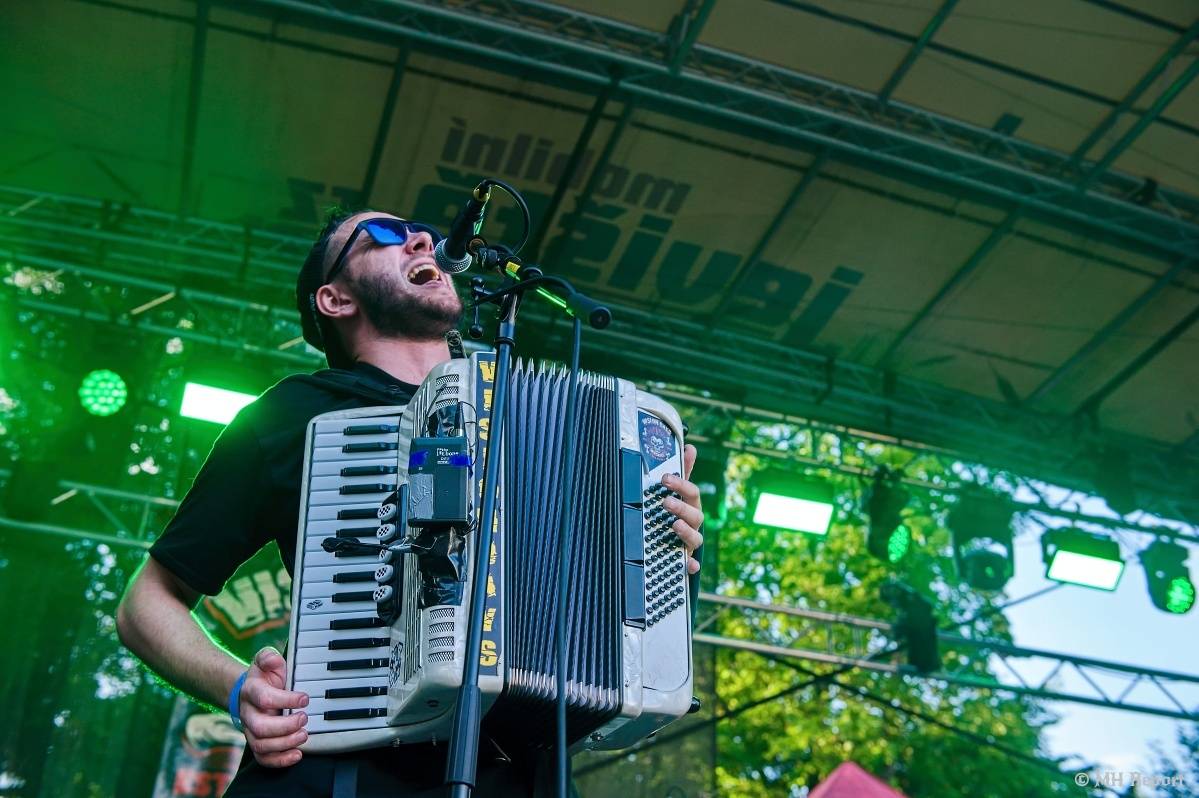 Hvězdou Rock for JK Manětín byli punkoví SPS. Žízeň publikum uhasilo s Alkeholem, zahrálo i Totální nasazení